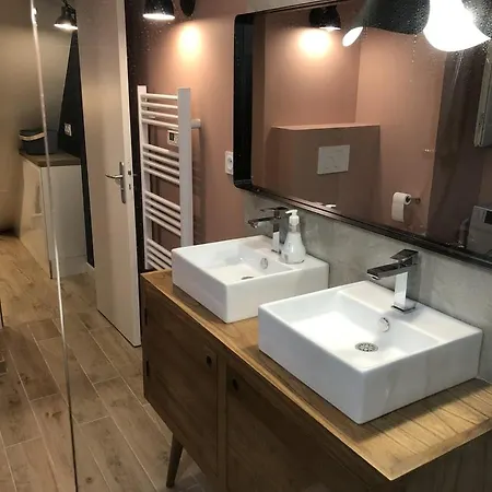 Bel 3 Proche Opera Apartmán *